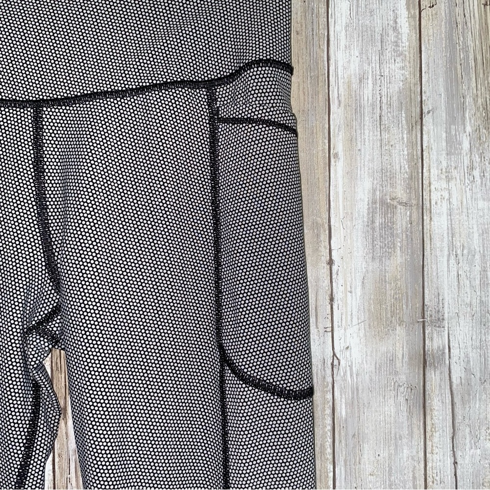 Victoria’s Secret Sport Total Knockout Grey Dot Leggings - Picture 3 of 6